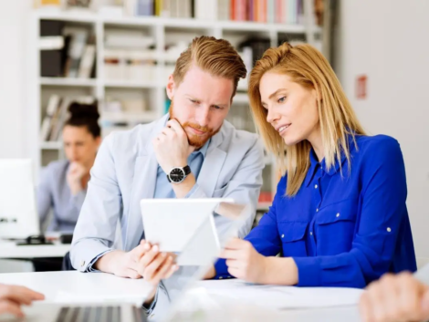 demo-attachment-1187-business-people-in-office-5HLCX4S